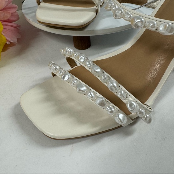 🤍SALE! WIDE FAUX PEARL MULE HEELS - Picture 2 of 10